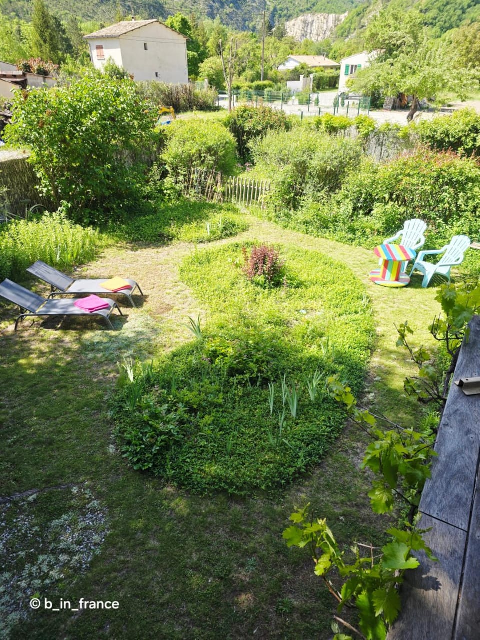 Spring, Day, Natural landscape, Garden, Garden view, Mountain view, sunbed