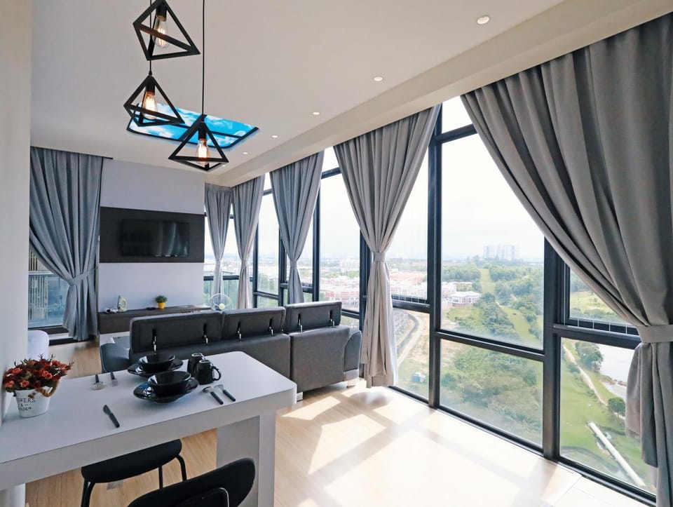 CUBE8TEEN#Austin Central #Walk to Little Paris Apartment in Johor Bahru