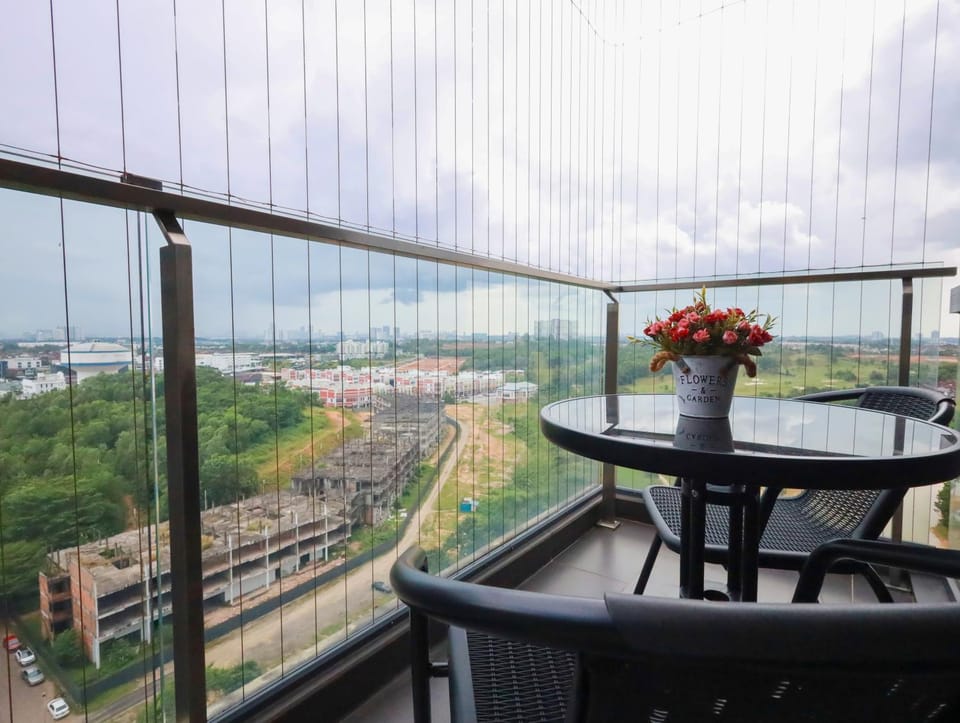 CUBE8TEEN#Austin Central #Walk to Little Paris Apartment in Johor Bahru