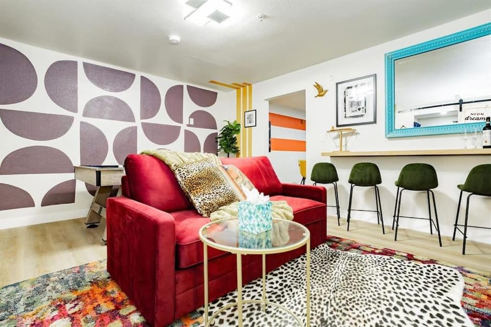Arts District Group Suite | Sleeps 10 + Pool Table House in Las Vegas