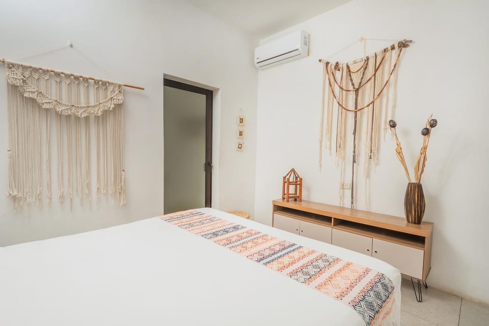 Bed, Photo of the whole room, Bedroom, air conditioner