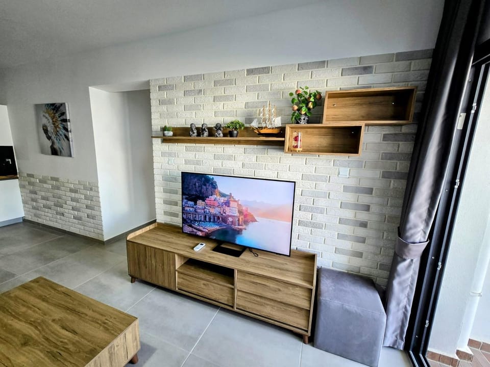 Communal lounge/ TV room, TV and multimedia, Evening entertainment
