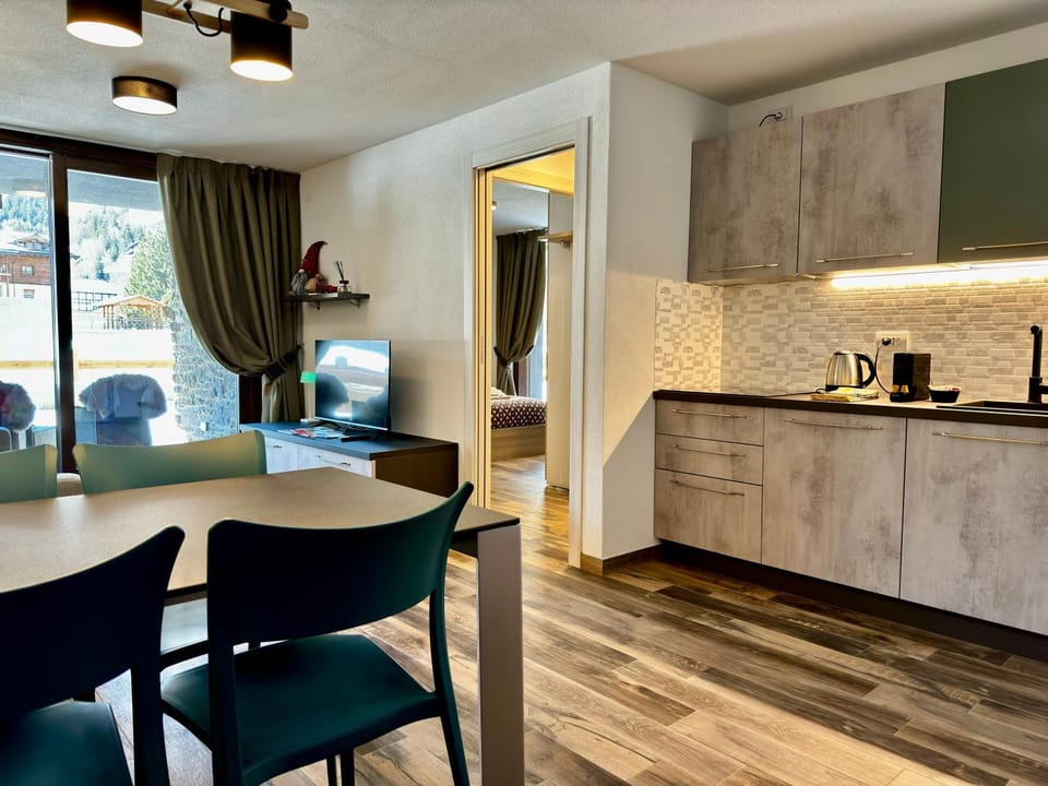 Kitchen or kitchenette, Living room, Dining area, pet friendly, stove