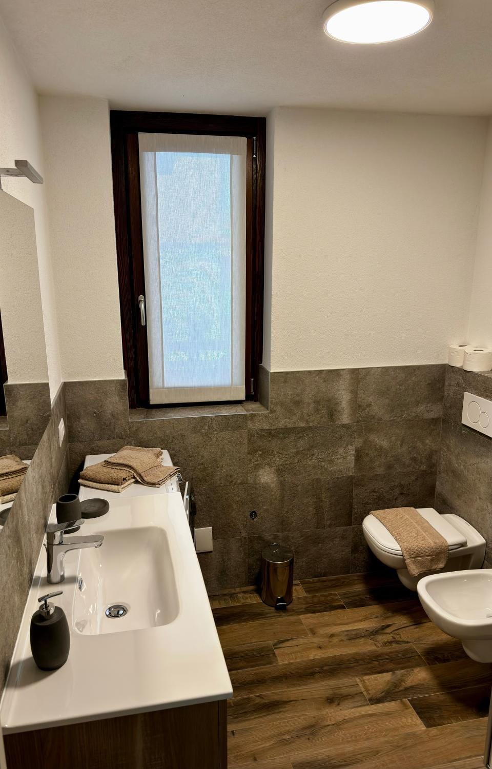 Toilet, Bathroom, bidet, hair dryier