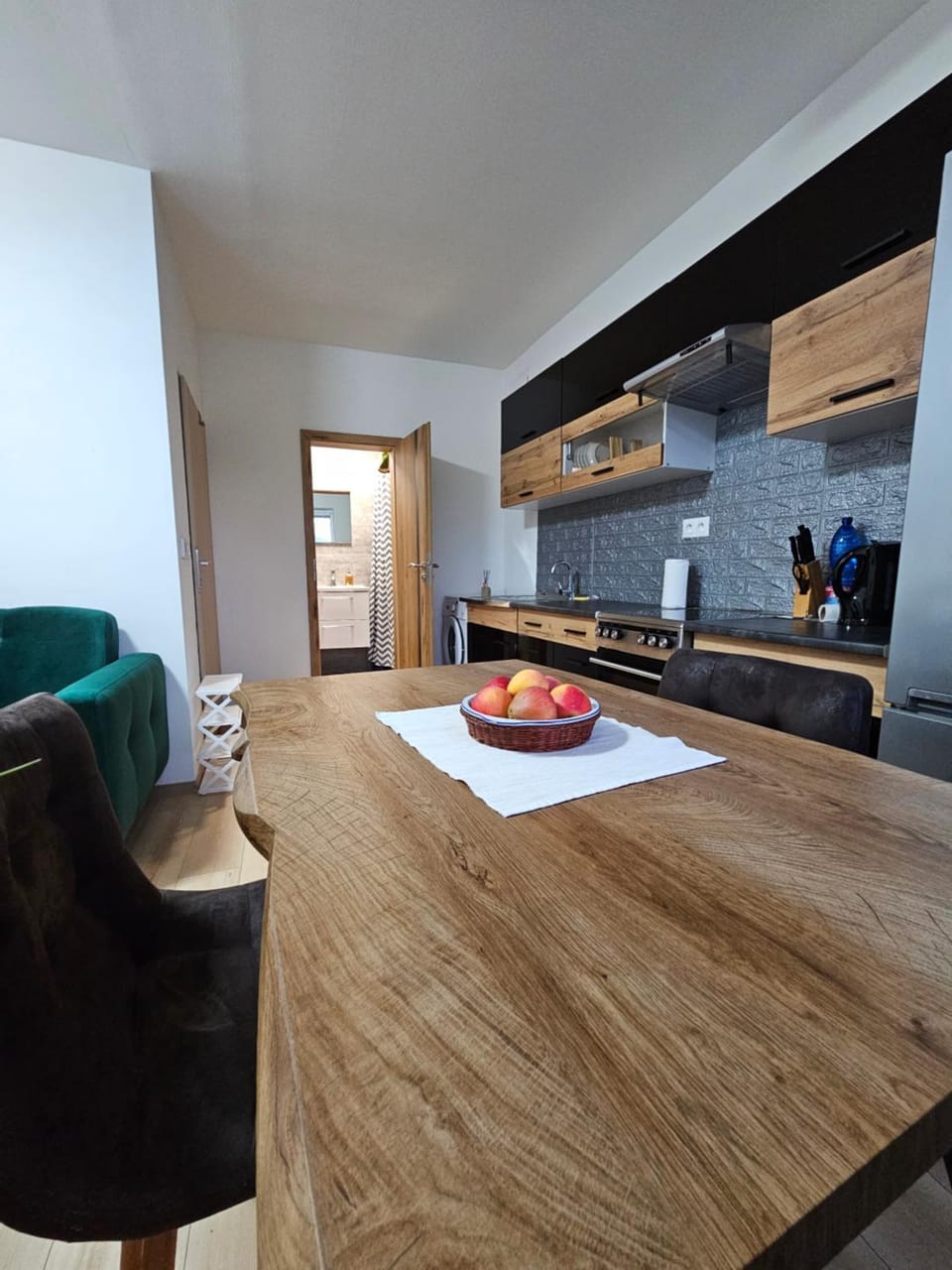 Kitchen or kitchenette, Living room, Seating area, Dining area, stove