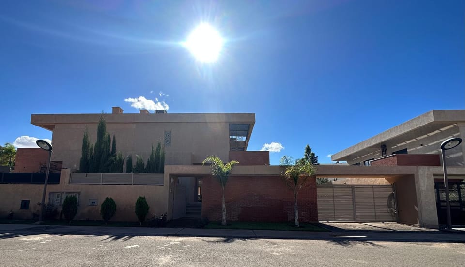 Property building, Day
