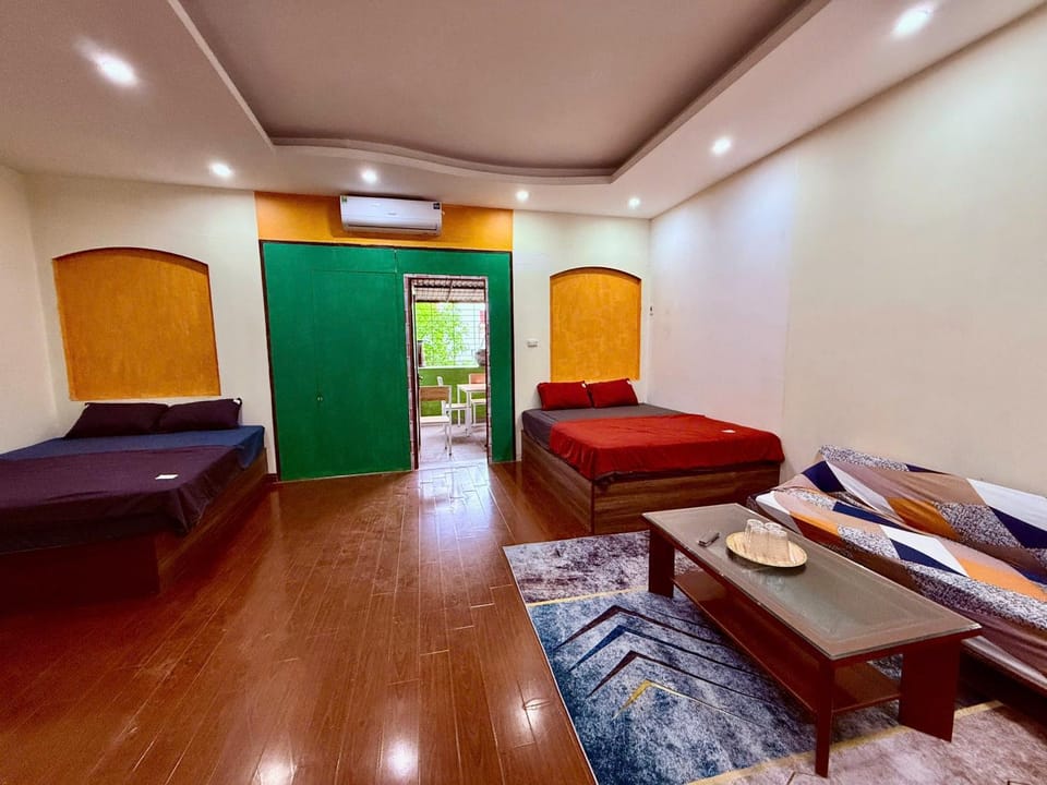 Bed, Living room, Photo of the whole room, Seating area, Bedroom, air conditioner