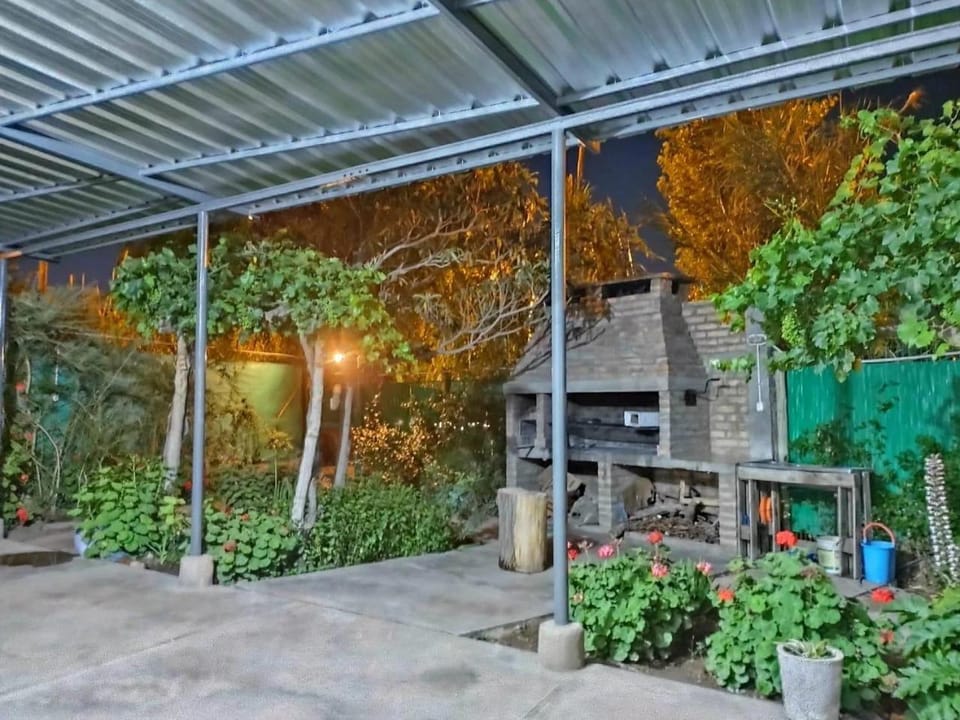 Off site, Night, Winter, Summer, BBQ facilities, Kitchen or kitchenette, Food and drinks, Evening entertainment, flat iron