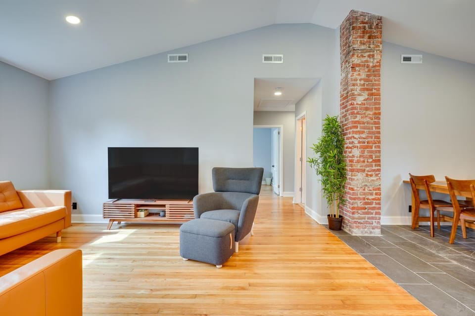 3 Mi to Park Circle: North Charleston Abode! House in North Charleston