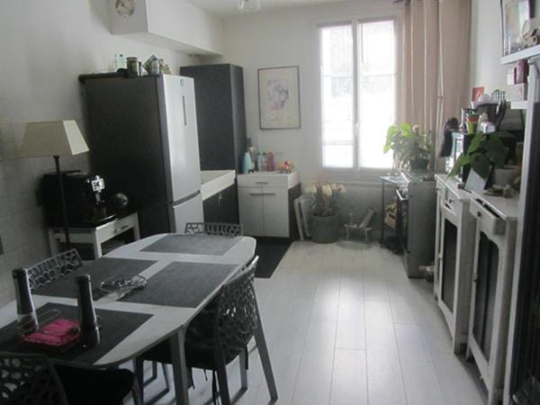 Kitchen or kitchenette, Internal: Not applicable to any particular room