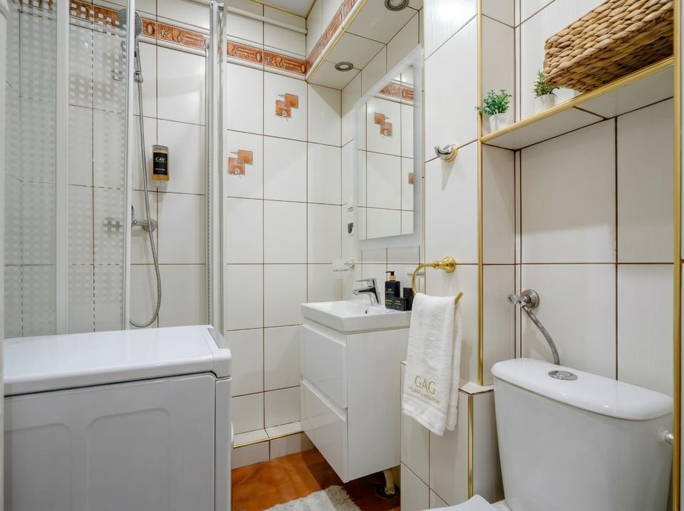 Shower, Toilet, Bathroom, Bath, towels, washing machine, dryer
