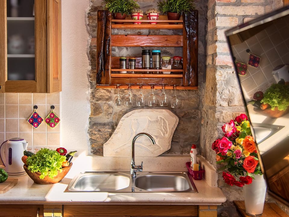 Coffee/tea facilities, Kitchen or kitchenette, Food and drinks, Dining area