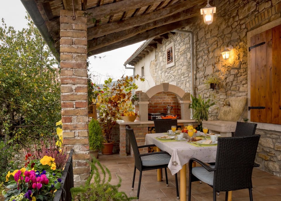 BBQ facilities, Balcony/Terrace, Seating area, Autumn