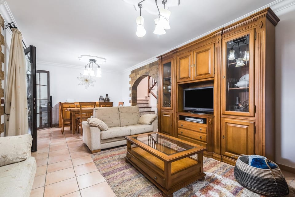 TV and multimedia, Living room, Evening entertainment