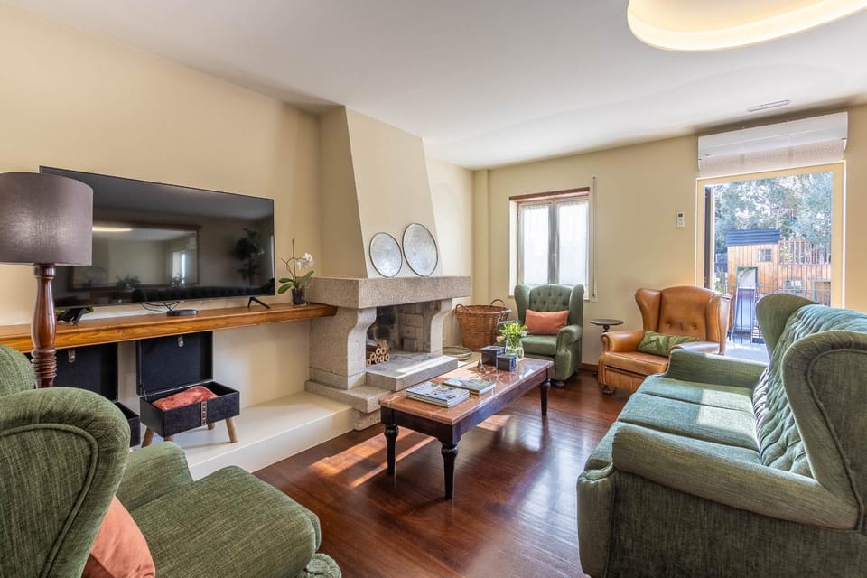 TV and multimedia, Living room, fireplace