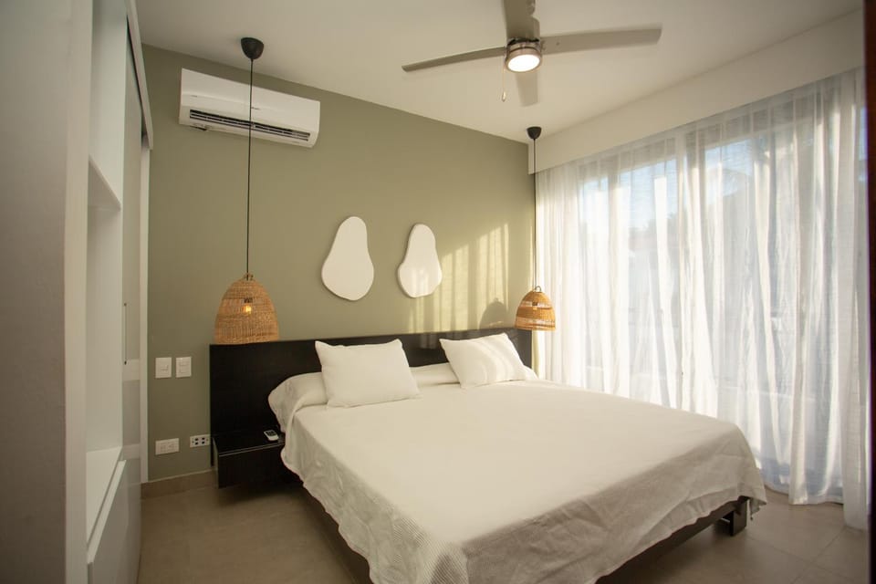 Bed, Photo of the whole room, Bedroom, air conditioner