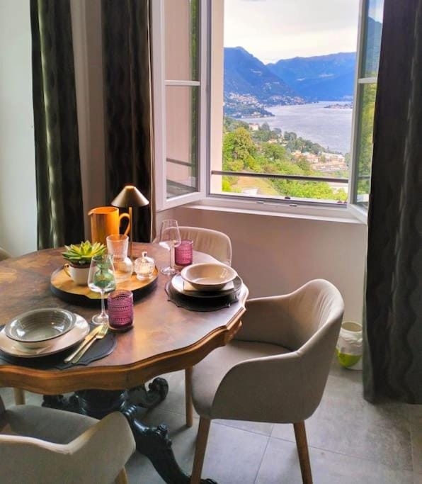 Incanto Home -Villa Maderni with COMO Lake View Apartment in Como