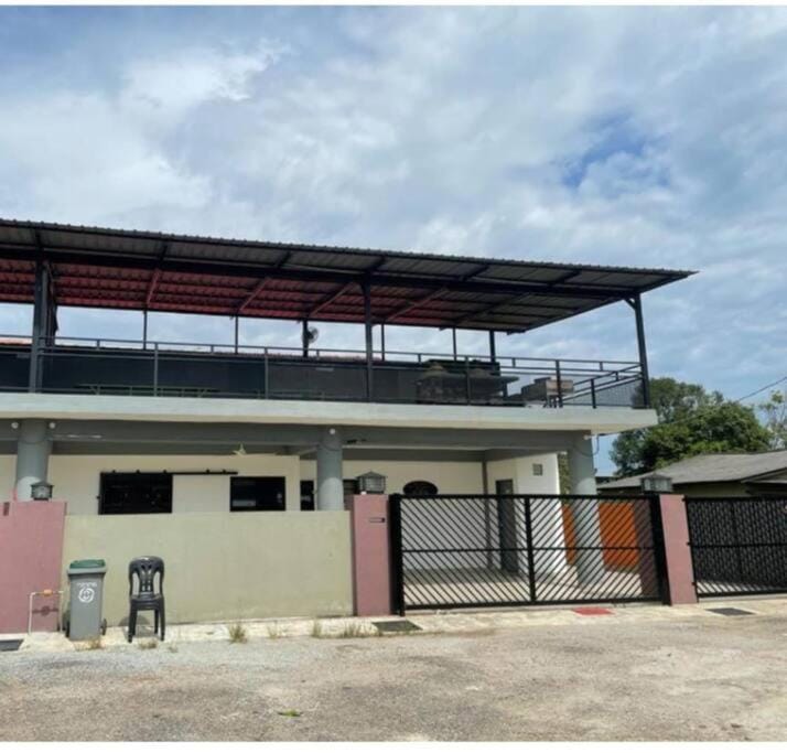 RALI PD HOME D 16Pax karaoke and swimming pool Villa in Port Dickson