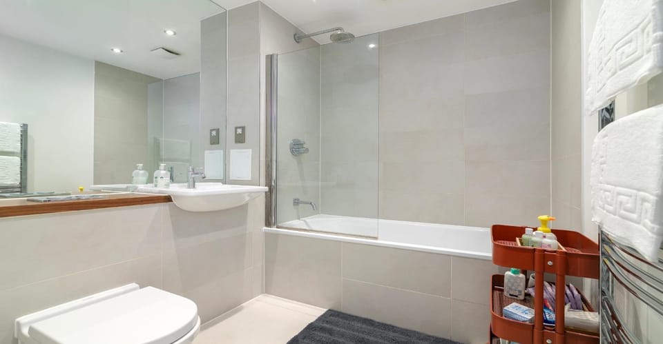 Brilliantly Connected 1BD Flat by Clissold Park Apartment in London Borough of Islington