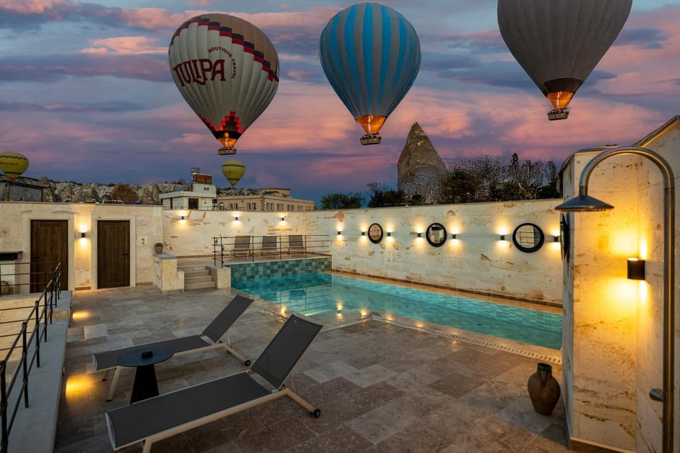 Nearby landmark, Natural landscape, View (from property/room), Landmark view, Pool view, Swimming pool, Swimming pool, Inner courtyard view, sunbed