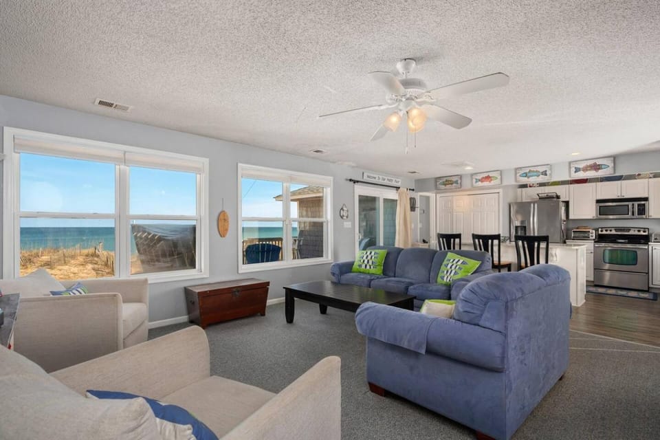 OBX 4BR Oceanfront Cottage House in Kill Devil Hills