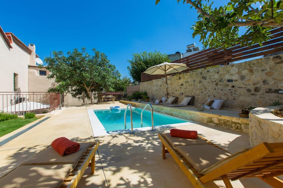 Garden, Seating area, Swimming pool