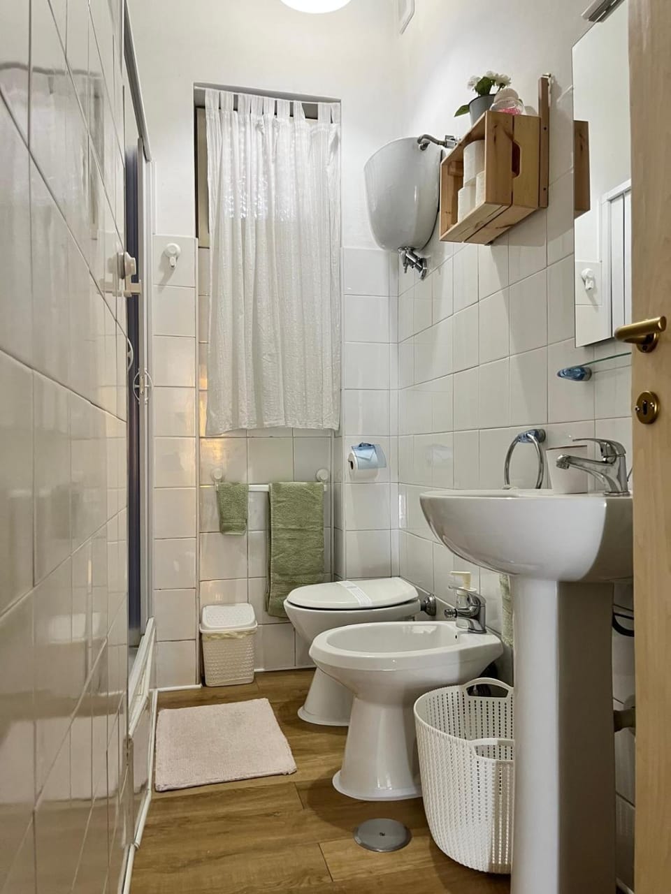 Shower, Toilet, Bathroom, bidet, towels