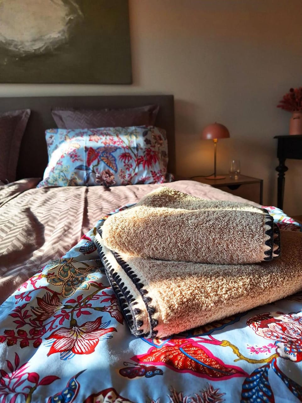 Bed, Photo of the whole room, Decorative detail, Bedroom, towels