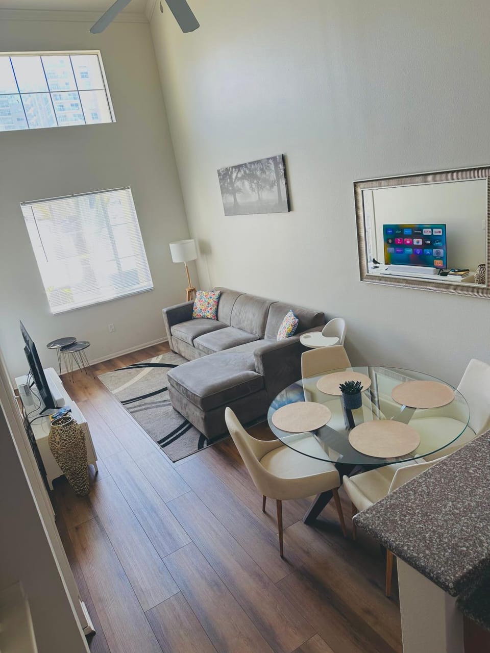 Loft Style,2 Beds ,Flexible self check in,Pool Apartment in Venice Beach