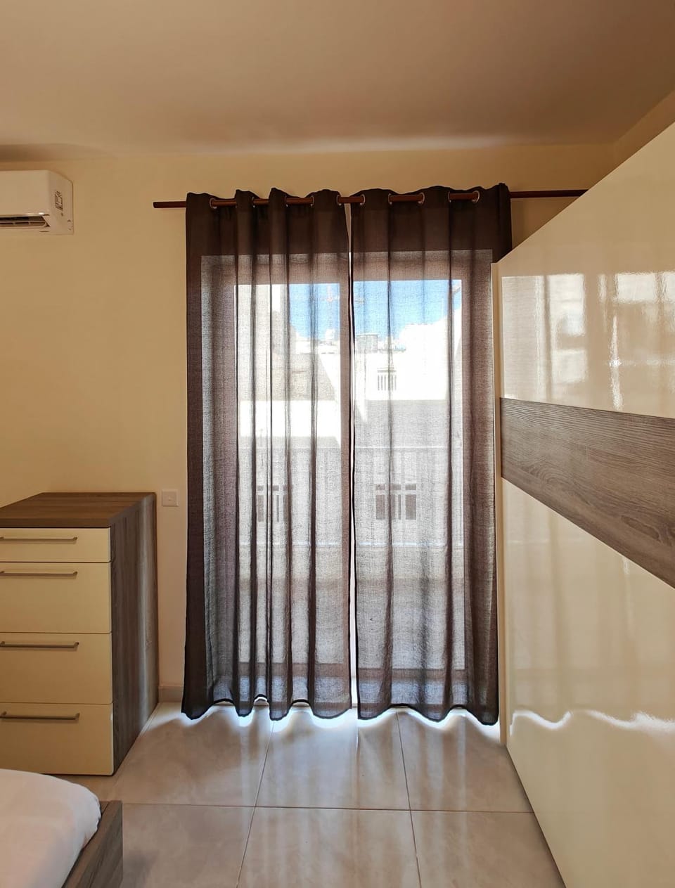 Bed, Bedroom, wardrobe, air conditioner