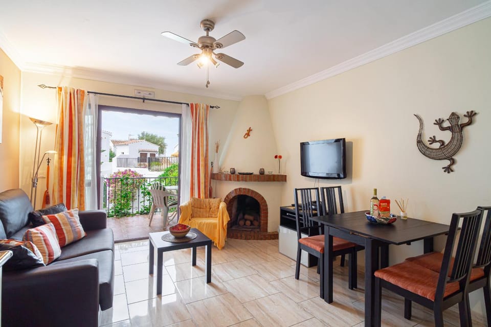 Communal lounge/ TV room, Living room