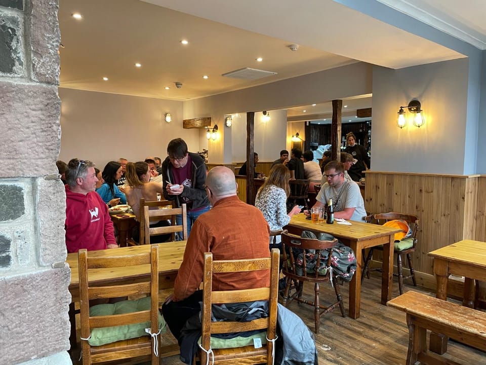 Restaurant/places to eat, People, Food and drinks, Family