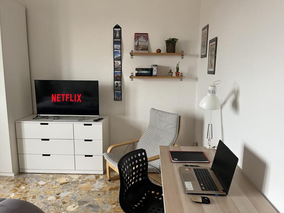 TV and multimedia, Seating area, Bedroom, furniture, internet, wardrobe