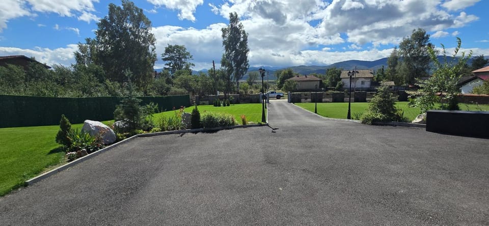 Day, Garden view, Mountain view, Street view