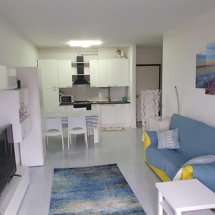 Kitchen or kitchenette, Living room, Dining area, oven, stove