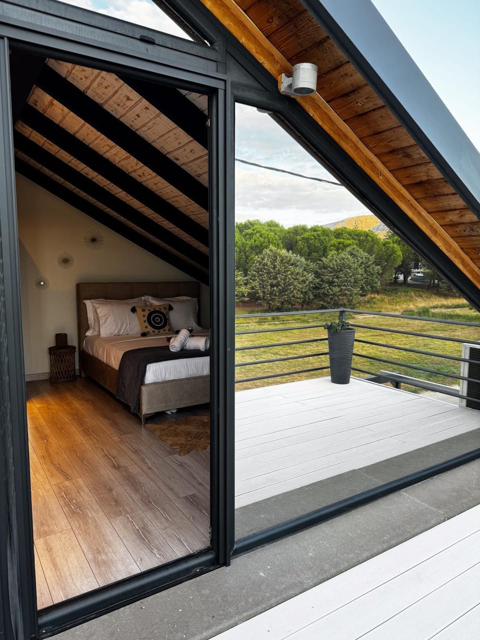 Bed, Balcony/Terrace, Bedroom