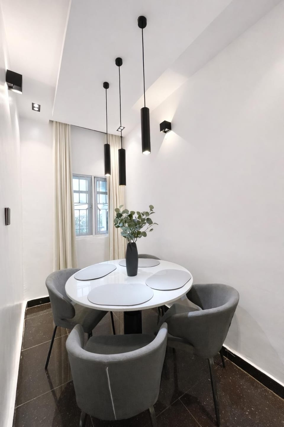 Spacious and Bright 2 Bedroom Fully Serviced Apartment with PS5 Apartment in Lagos