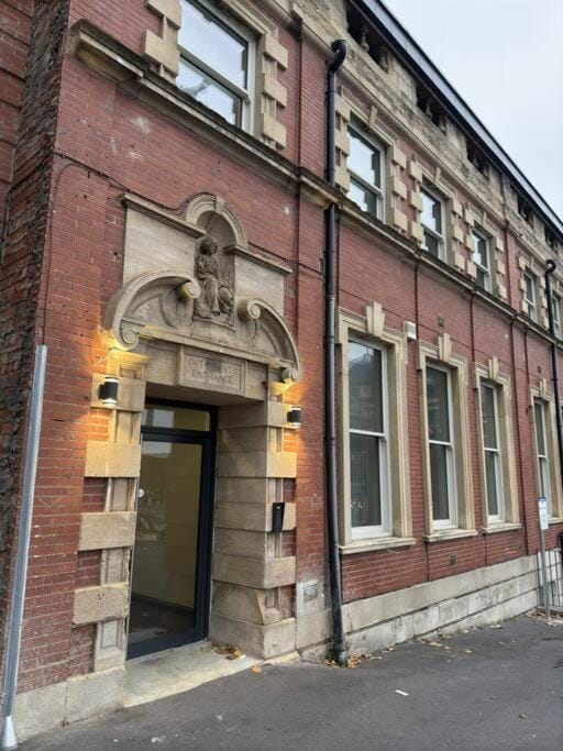 Property building, Facade/entrance