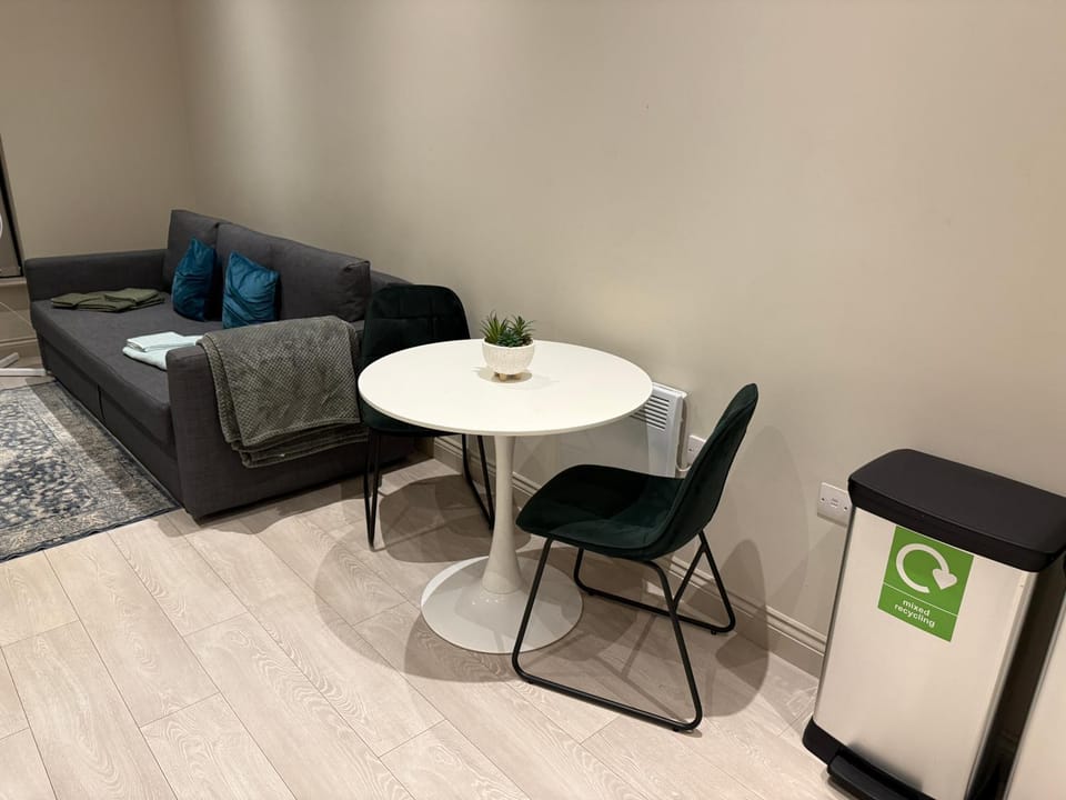 Bed, Living room