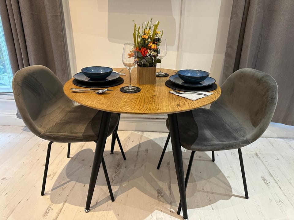 Seating area, Dining area