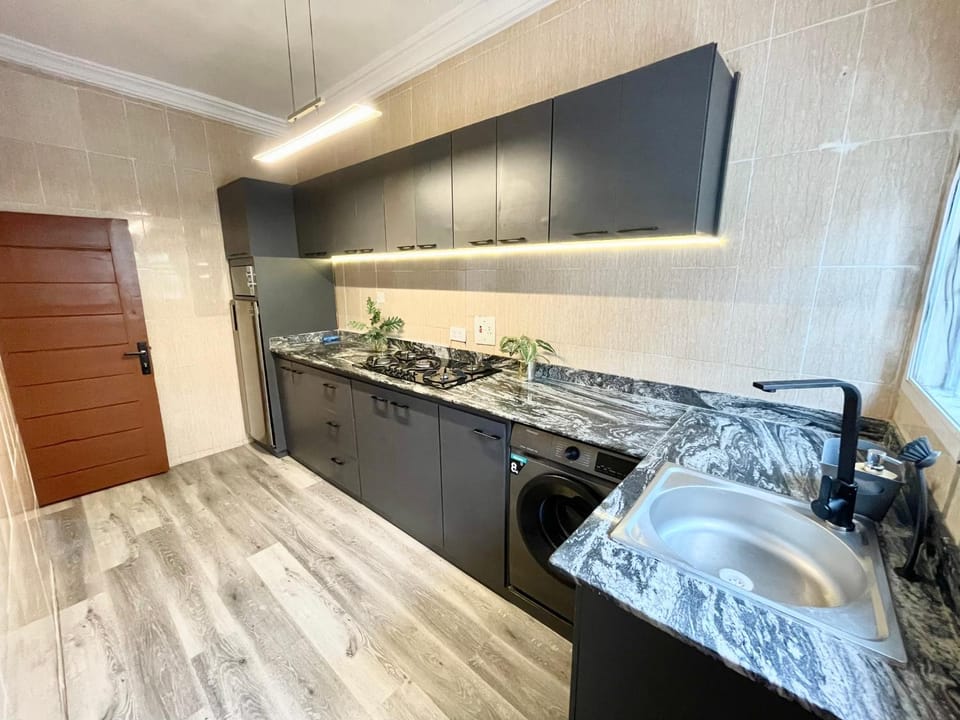Lagos Luxury Living - Fully Serviced 3 Bedroom Apartment with PS5 Apartment in Lagos