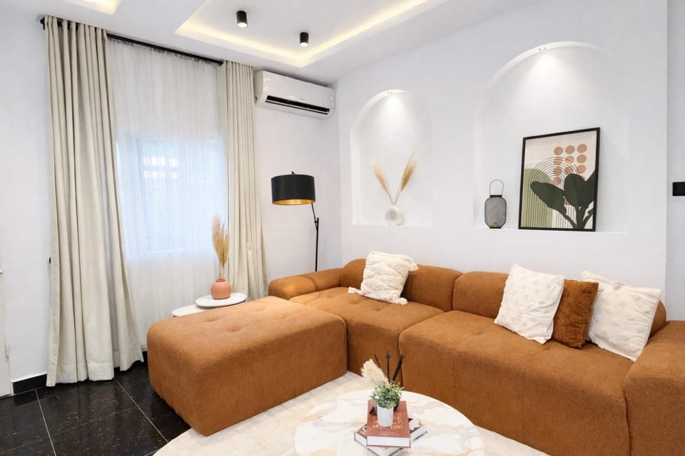 Lagos Luxury Living - Fully Serviced 3 Bedroom Apartment with PS5 Apartment in Lagos