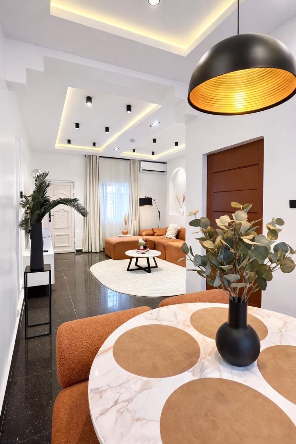Lagos Luxury Living - Fully Serviced 3 Bedroom Apartment with PS5 Apartment in Lagos