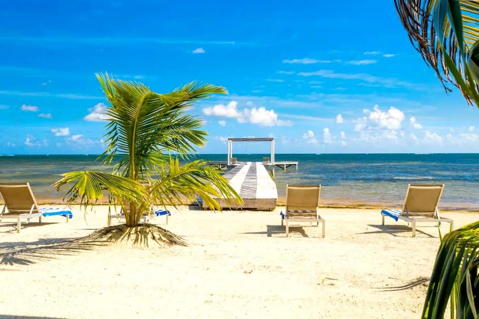 Private Beachfront Estate & Concierge Villa in San Pedro