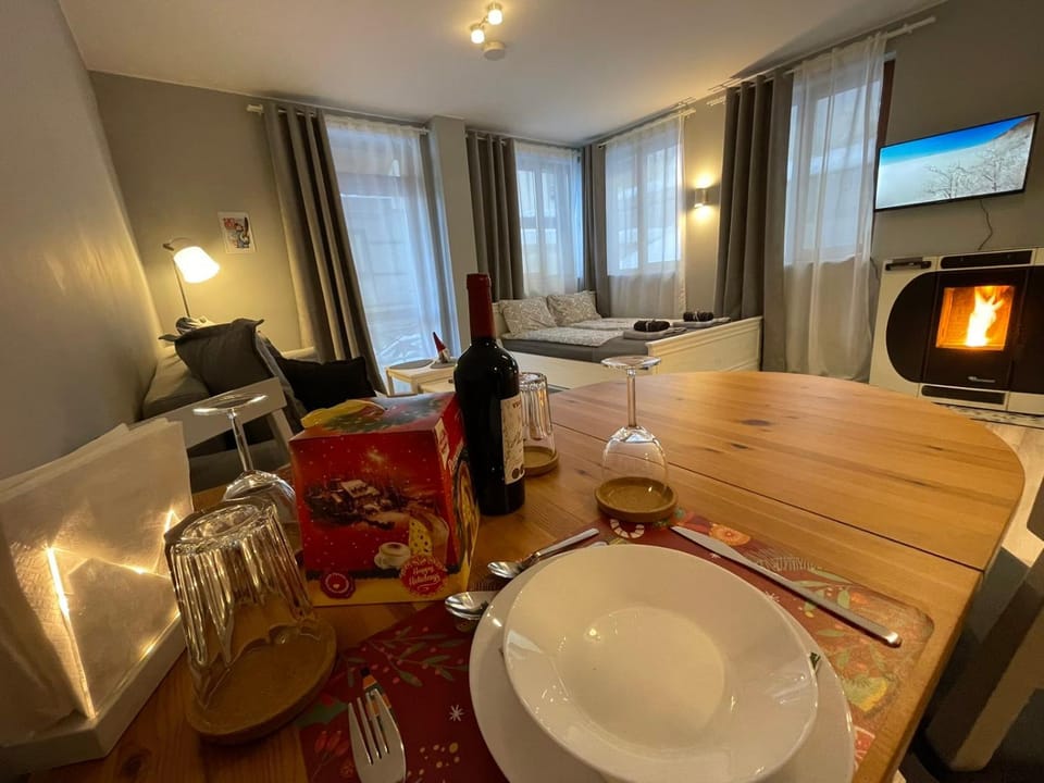 TV and multimedia, Living room, Dining area