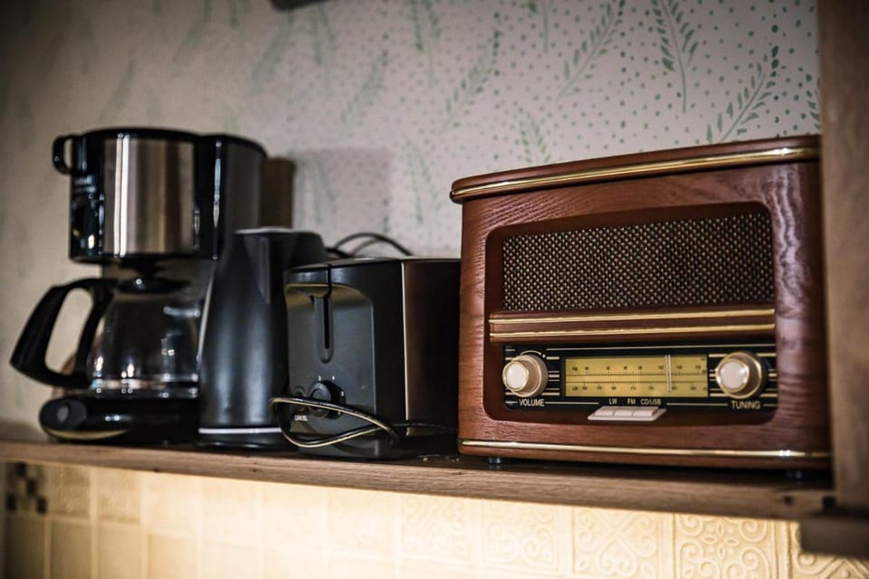 Coffee/tea facilities, toaster