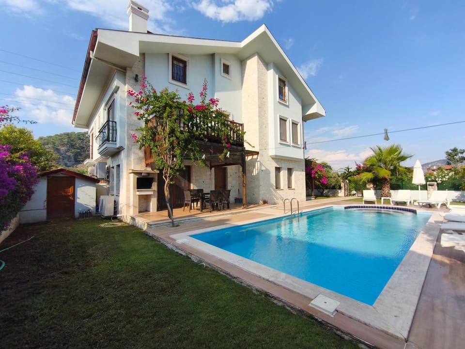 Property building, Patio, Day, Garden, Garden view, Pool view, Swimming pool, sunbed