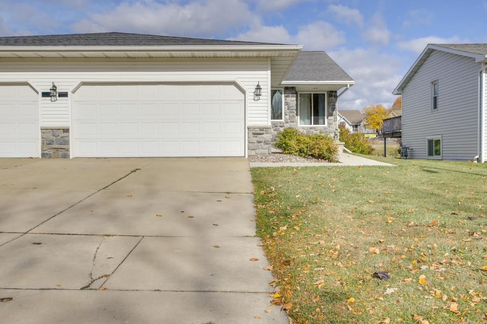 Near Medical Corridor: 'Whimsy Wisconsin' Duplex House in Green Bay