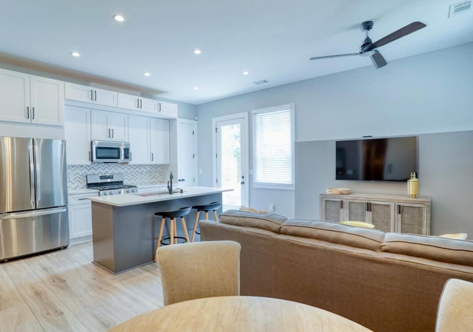 TV and multimedia, Kitchen or kitchenette, Living room