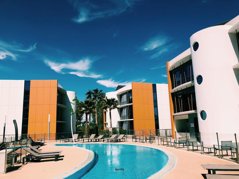Day, Swimming pool